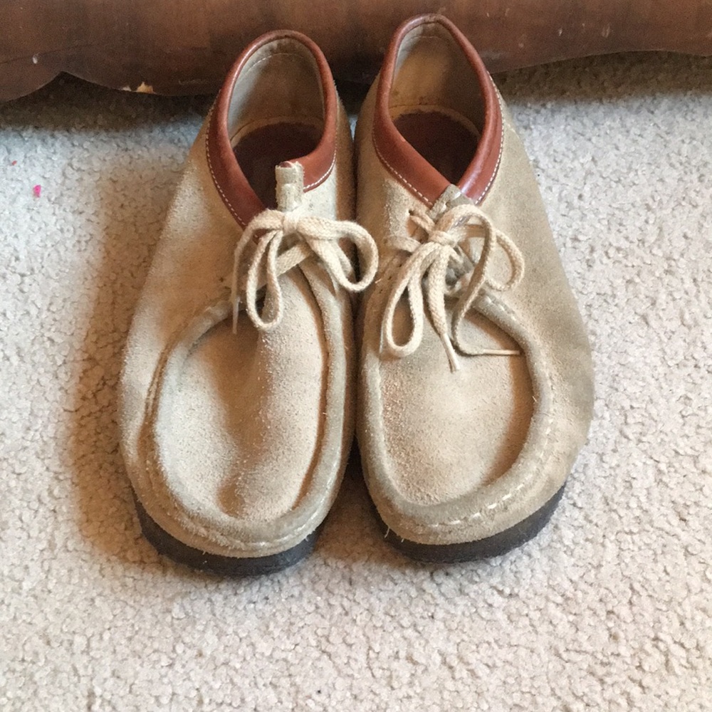 Very good condition Clarks  wallabees